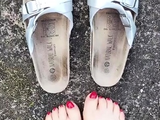 Amateur Foot Fetish Girlfriend Sucks and gives a Footjob